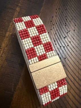 Beaded Checker Bracelet in Red and Cream with Gold Clasp